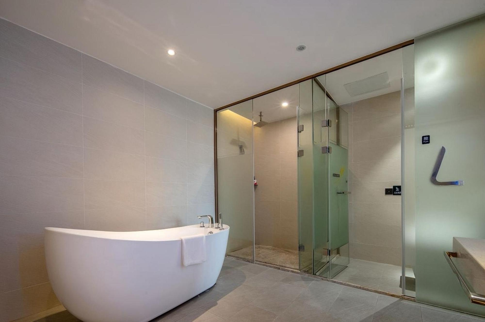 Echarm International Hotel Guangzhou Baiyun International Airport Huadu Plaza Branch - Free Deliver Service To Guangzhou Baiyun International Airport & Free Deliver Service To Canton Fair Complex During Canton Fair Period מראה חיצוני תמונה